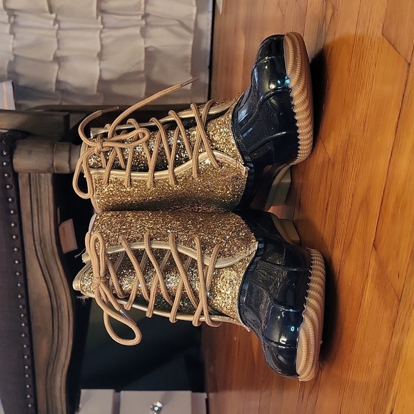 NWOT Shearling Lined Duck Boots - Picture 2 of 6